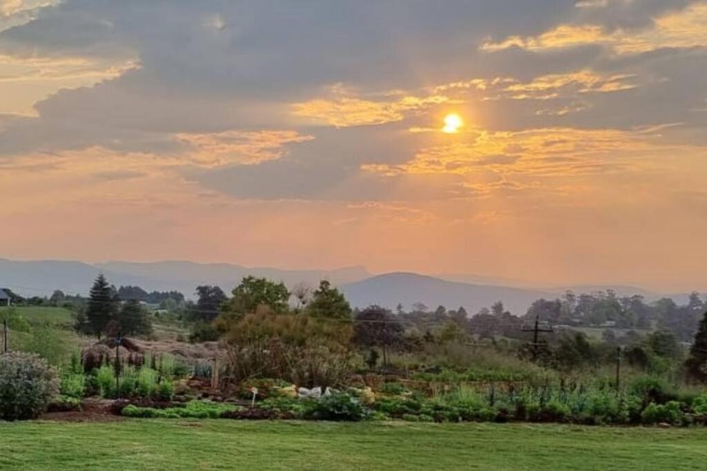 Upmarket Off Grid Cottage On Organic Farm In Secure Estate Howick Luaran gambar
