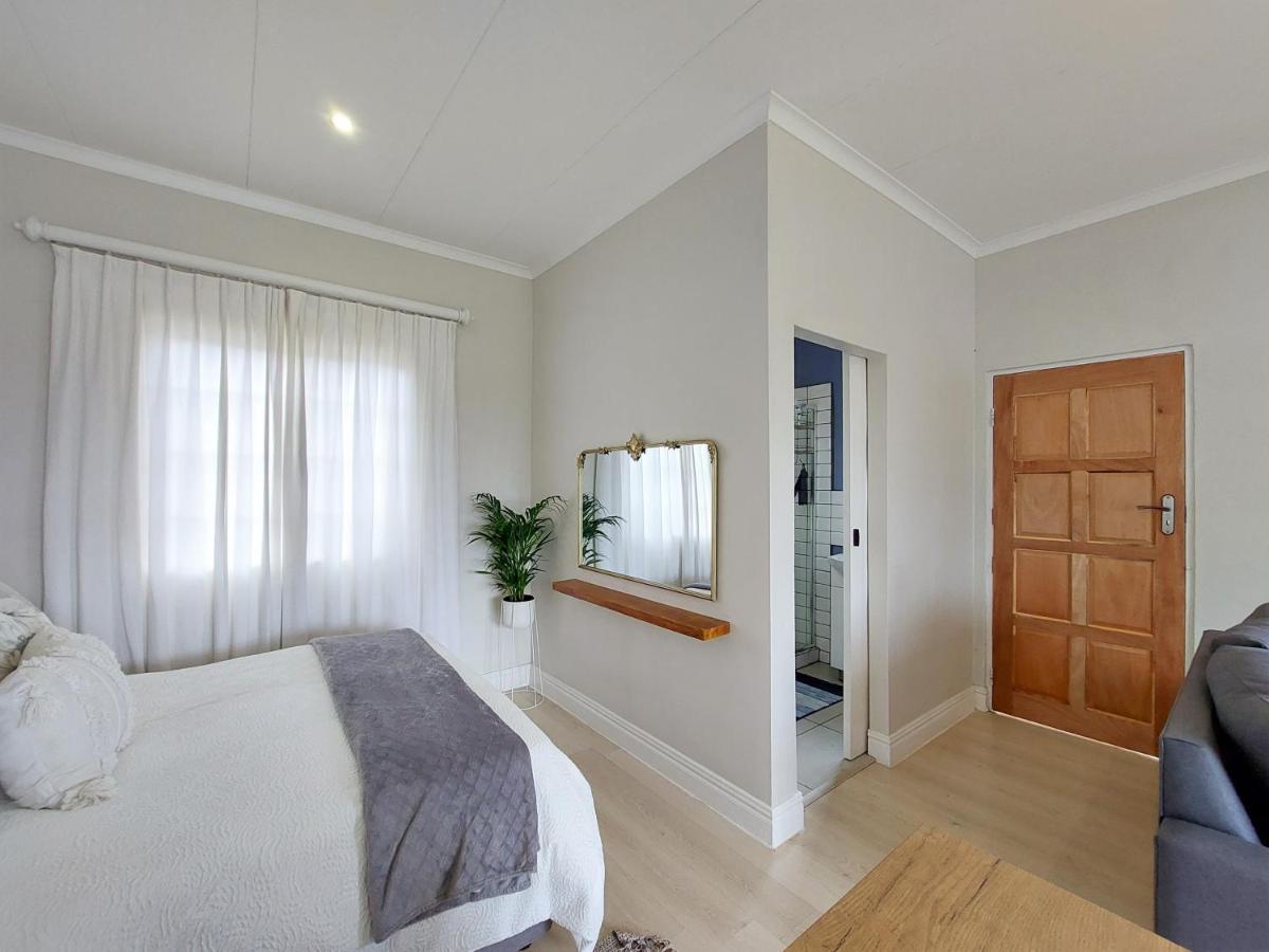 Upmarket Off Grid Cottage On Organic Farm In Secure Estate Howick Luaran gambar