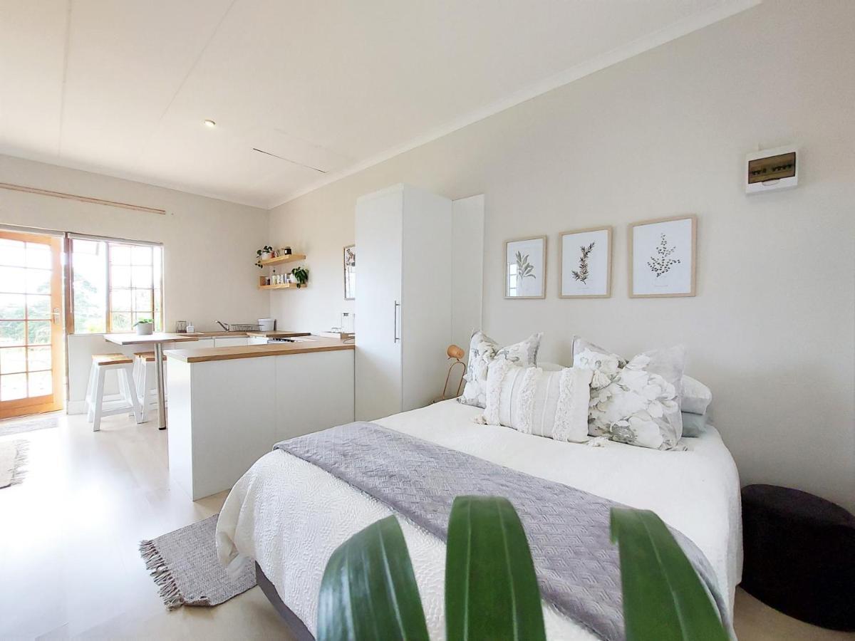 Upmarket Off Grid Cottage On Organic Farm In Secure Estate Howick Luaran gambar